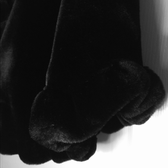 FAUX FUR BLACK CAPE - Picture 7 of 14